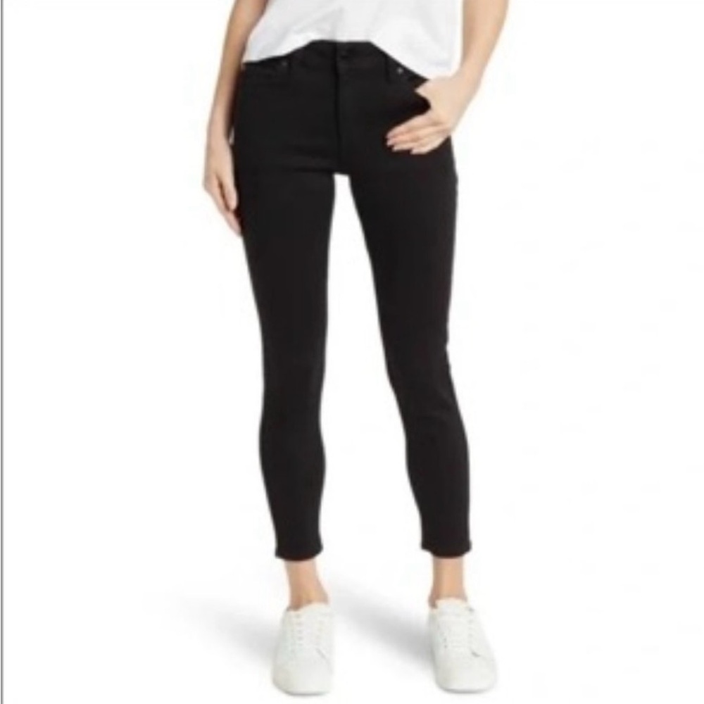 Like new !! Never worn !Tahari  black Kelly classic skinny jean 8/29 size. 👖 💗